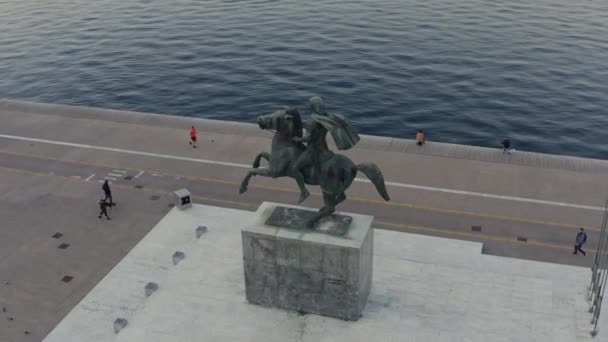 亚历山大的伟大雕像塞萨洛尼基从上方 — 图库视频影像