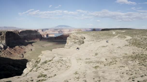 Park Narodowy Glen Canyon Utah Dwoma Suv Ami Zwiedzającymi Pojazdy — Wideo stockowe