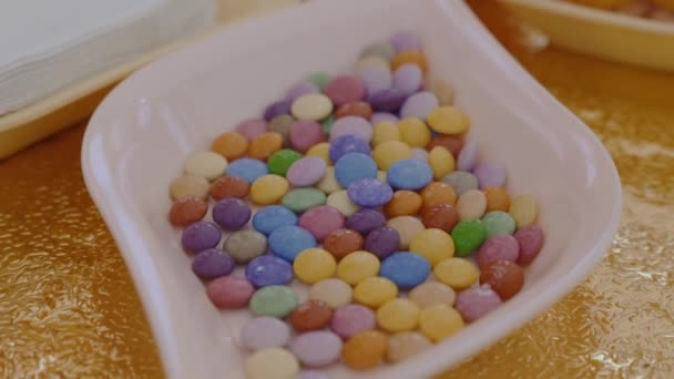 Caramelle Cioccolato Ricoperte Zucchero Nei Colori Pastello — Video Stock