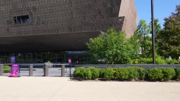 Narodowe Muzeum Historii Kultury Afroamerykańskiej Smithsonian Museum Waszyngtonie Poziomu Ulicy — Wideo stockowe