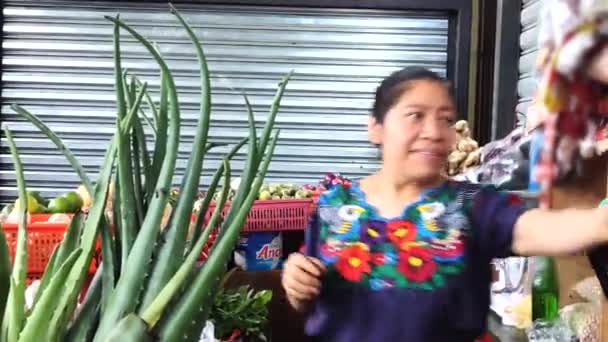 Femme Emballant Des Légumes Marché Local Antigua Guatemala Marché Local — Video