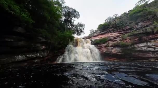 Câmera Ação Extremamente Ampla Filmada Nadando Dentro Deslumbrante Lago Devil — Vídeo de Stock