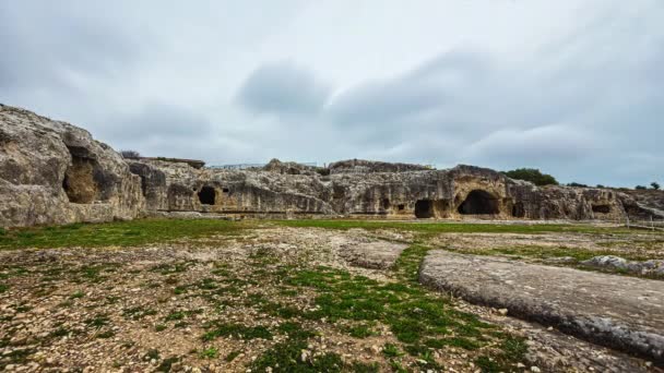 Sicilya Daki Yunan Tiyatrosu Bulutlu Fırtınalı Gökyüzü Altında Ziyaret Edenlerin — Stok video