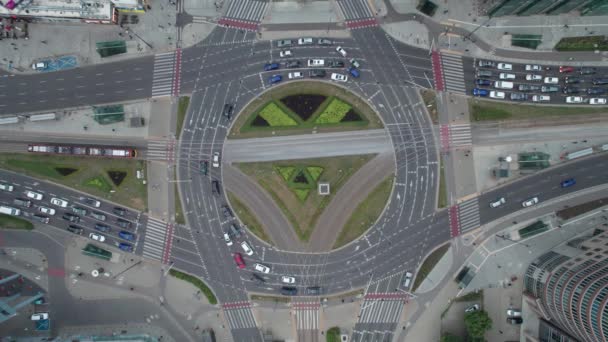 Luftaufnahme Eines Großen Verkehrskreisels Und Einer Kreuzung Rondo Onz Der — Stockvideo