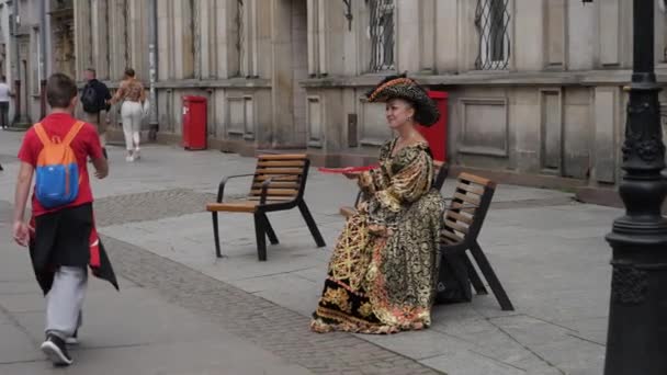 Woman Old Medieval Dress Bench Hand Fan — 비디오