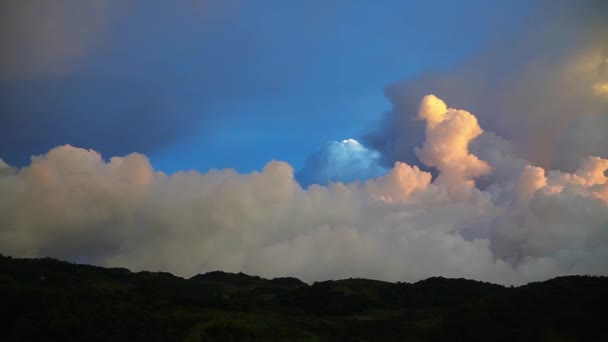 Felhők Naplementekor Monteverde Costa Rica Felett Közép Amerika Kirándulóhely Dzsungelben — Stock videók