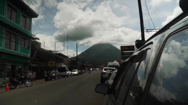 フォルトゥナのアレナル火山コスタリカ中央アメリカ 山熱帯ジャングルの風景 惑星地球の探索と発見の美しさ — ストック動画