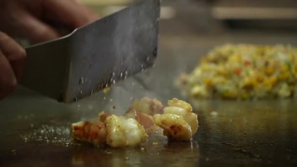 Teppanyaki Restaurantes Prowns Camarones Freír Mantequilla Humo Pan Aceite Chino — Vídeo de stock