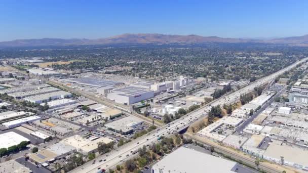 从空中俯瞰位于美国加州范纽斯洛杉矶的啤酒厂 无人驾驶飞机射击 — 图库视频影像