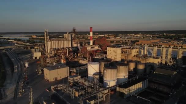 Günbatımında Peoria Illlinois Bulunan Karmaşık Bir Alkol Üretim Tesisinin Hava — Stok video