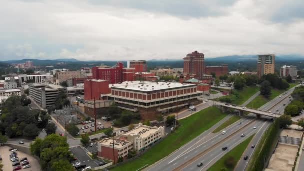 Drone Video Harrah Cherokee Convention Center Downtown Asheville Broadway Sunny — стокове відео