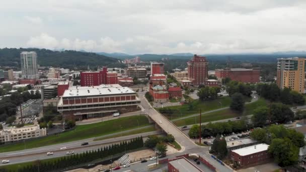 Drone Video Centrul Convenții Cherokee Harrah Din Centrul Orașului Asheville — Videoclip de stoc
