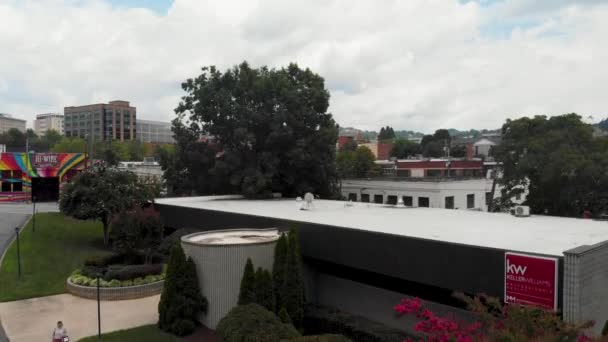 Drone Video Downtown Asheville Sett Från West Side Soliga Sommardagen — Stockvideo