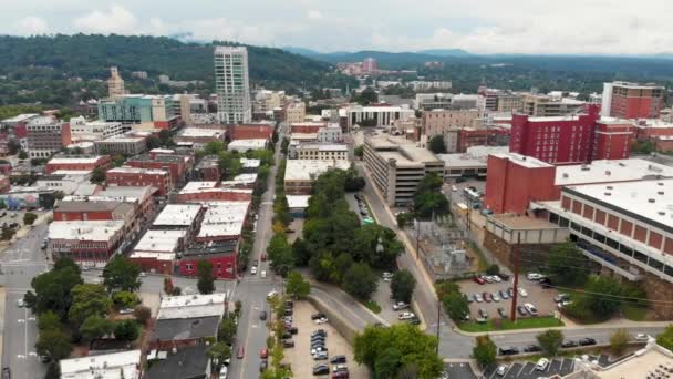 Drone Video Building Downtown Asheville Sett Från North Side Soliga — Stockvideo