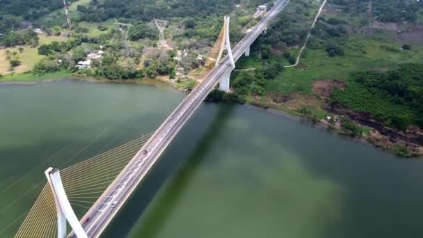 墨西哥韦拉克鲁斯州高速公路上的吊桥 — 图库视频影像