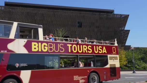 Tur Bus Washington Melewati Museum Nasional Sejarah Dan Budaya Afrika — Stok Video