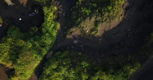采矿活动对环境的破坏 在山坡上破坏自然的问题 Merapi山斜坡上沙矿扩张的高空无人驾驶飞机 — 图库视频影像