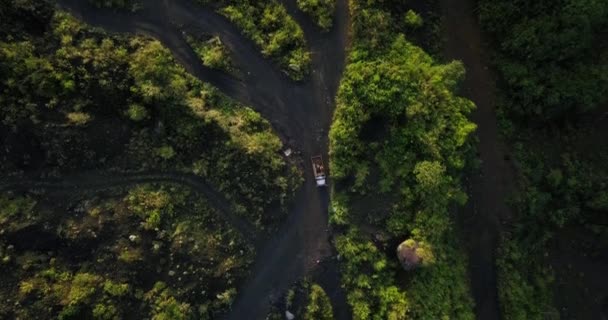 Tiro Dron Aéreo Camión Cargando Arena Conduciendo Largo Carretera Mina — Vídeos de Stock