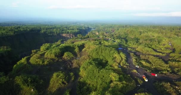 Duża Kopalnia Piasku Zboczu Wulkanu Merapi Aktywnością Ciężarówek Nielegalne Kwestie — Wideo stockowe
