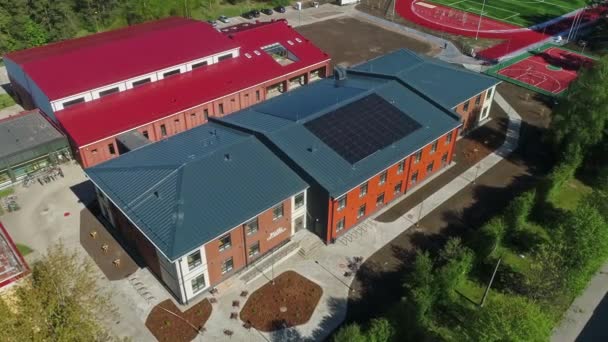 Αεροφωτογραφία Νεόδμητων Κτιρίων Οικολογικά Ηλιακά Πάνελ Στην Οροφή — Αρχείο Βίντεο