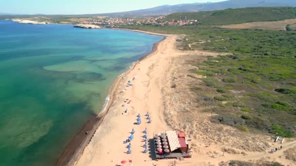 Imágenes Aéreas Bar Una Playa Prístina Isla Cerdeña Italia — Vídeos de Stock