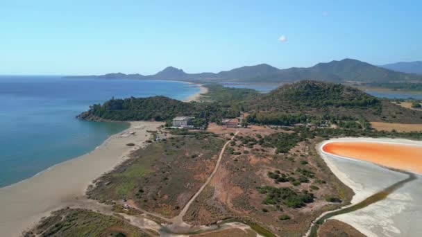 Imagen Aérea Una Playa Cerdeña Italia Con Salar Fondo — Vídeos de Stock