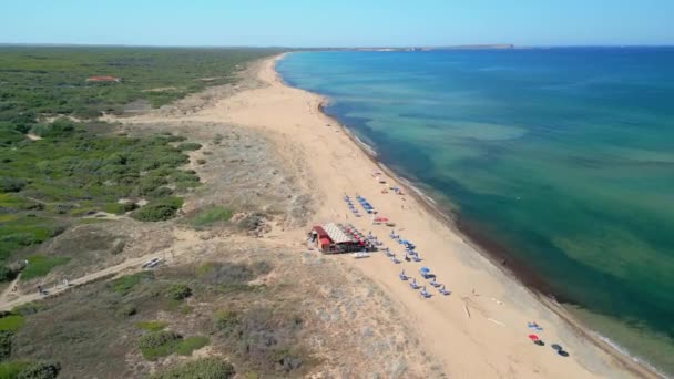 Vistas Aéreas Playa Cerdeña Italia Chiringuito Sin Gente Virgen Arena — Vídeos de Stock