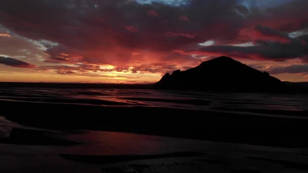 Iceland Drone Tiro Hacia Atrás Después Del Atardecer Sobre Río — Vídeos de Stock
