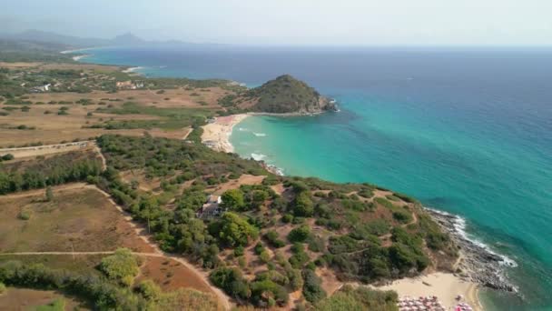 Espectacular Playa Cerdeña Italia Con Exuberante Vegetación Agua Azul Turquesa — Vídeos de Stock