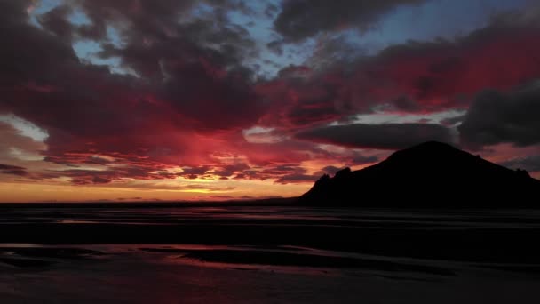 Iceland Drone Pan Lövés Naplemente Után Egy Folyó Felett Gyönyörű — Stock videók