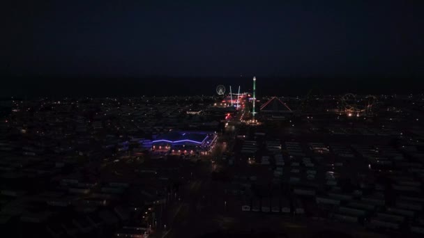 Nighttime Aerial Footage Typical Seaside Amusement Park Fantasy Island Amusement — Stock Video