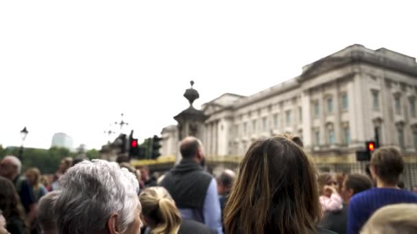 Des Foules Attendent Rapprocher Des Portes Palais Buckingham Septembre 2022 — Video
