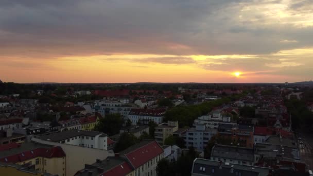 Grote Hemel Oranje Zonsondergang Magie Luchtfoto Vlucht Sokkel Omhoog Drone — Stockvideo