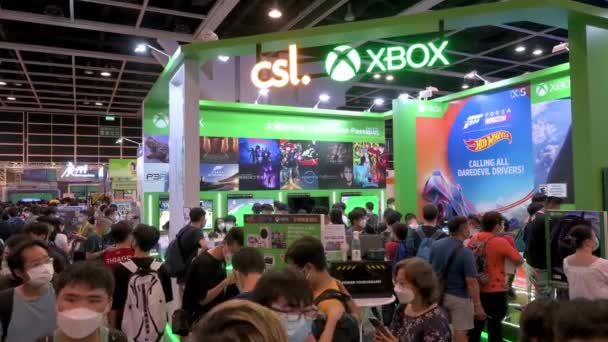 Les Visiteurs Sont Vus Sur Stand Marque Américaine Jeux Vidéo — Video