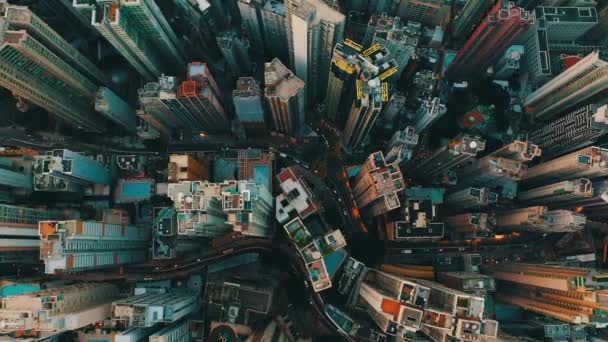 Drohne Schoss Rückwärts Über Eine Riesige Stadt Mit Hunderten Wolkenkratzern — Stockvideo