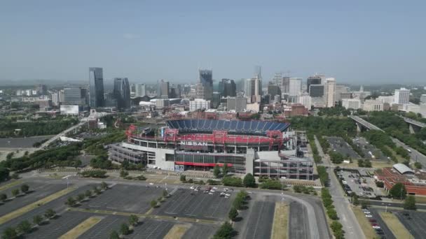 美国田纳西州纳什维尔市中心的尼桑体育场的空中景观 — 图库视频影像