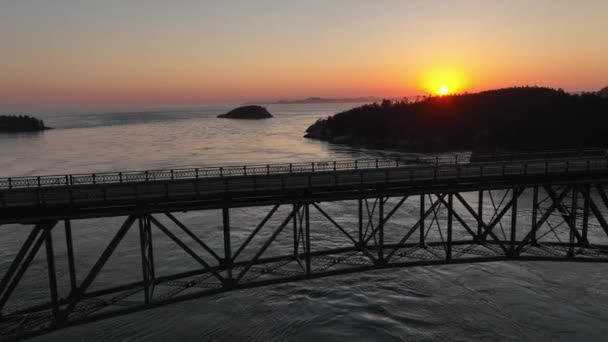 Aerial Shot White Truck Driving Deception Pass State Park Sunset — Stock Video