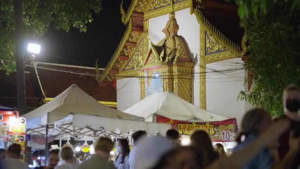 Kalabalık Bir Chiangmai Gece Marketi Görüntüsü Çok Turist Dükkanlardan Alışveriş — Stok video