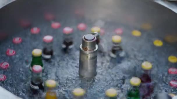 Zblízka Záběr Nealkoholických Nápojů Chlazení Rotačním Stroji Thajsku Noční Trh — Stock video