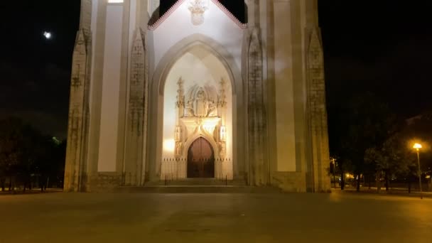Close Torre Igreja Gótica Decorada Noite Lisboa Europa Lua Fundo — Vídeo de Stock