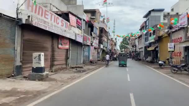 Cámara Avanzando Través Caótico Camino Agra India Rickshaw Tuc Tuc — Vídeo de stock