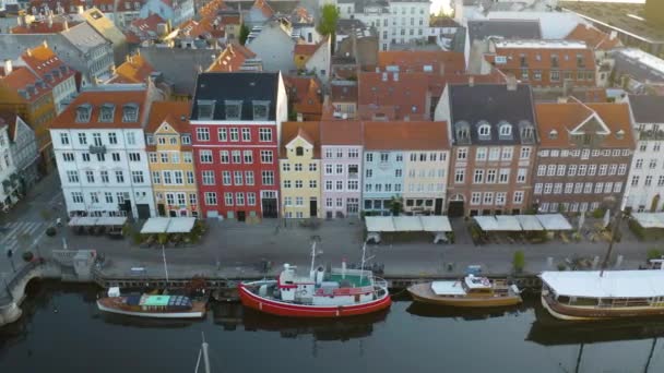 Όμορφη Αεροφωτογραφία Του Nyhavn Canal Harbour Στην Κοπεγχάγη Στο Sunrise — Αρχείο Βίντεο