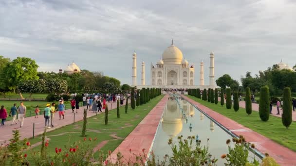 Vista Frontal Derecha Panorámica Del Gran Edificio Taj Mahal Amanecer — Vídeo de stock