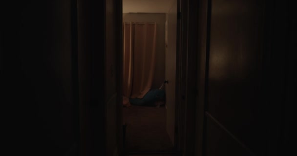 寝室の光の廊下ショットがオフになります — ストック動画