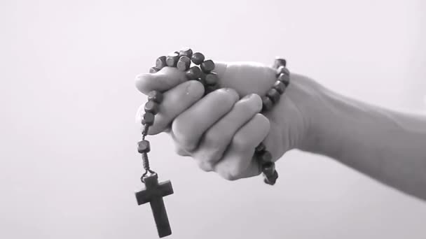 Till Gud Med Kors Händerna Tillsammans Med Korslager Bilder — Stockvideo