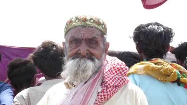 Velho Sindh Paquistão Esperando Fila Para Obter Ajuda Campo Ajuda — Vídeo de Stock