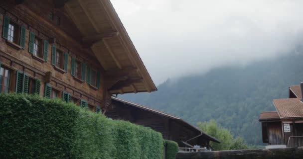 Wimmis Svizzera Europa Casa Fontana Rurale Villaggio Montagna Nuvoloso Estate — Video Stock