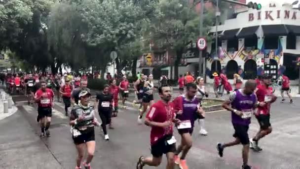 2022年のメキシコシティマラソンのランナーのグループのショット — ストック動画