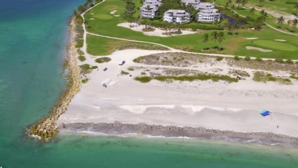 Alta Aérea Captiva Beach Con Océano Azul Green Grass Resort — Vídeos de Stock