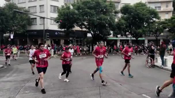 Aufnahme Einer Gruppe Von Läufern Des Mexikanischen Stadtmarathons 2022 Der — Stockvideo